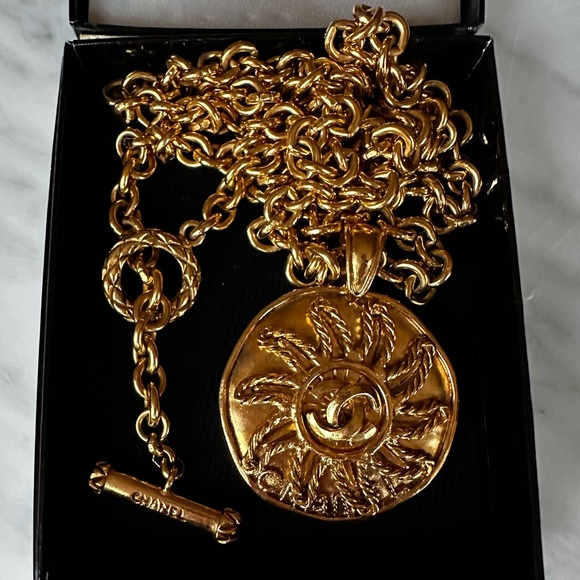 Vintage Chanel Fall 1994 Sunburst Pendant; Gold Metal Medallion Chain Necklace - Picture 3 of 11